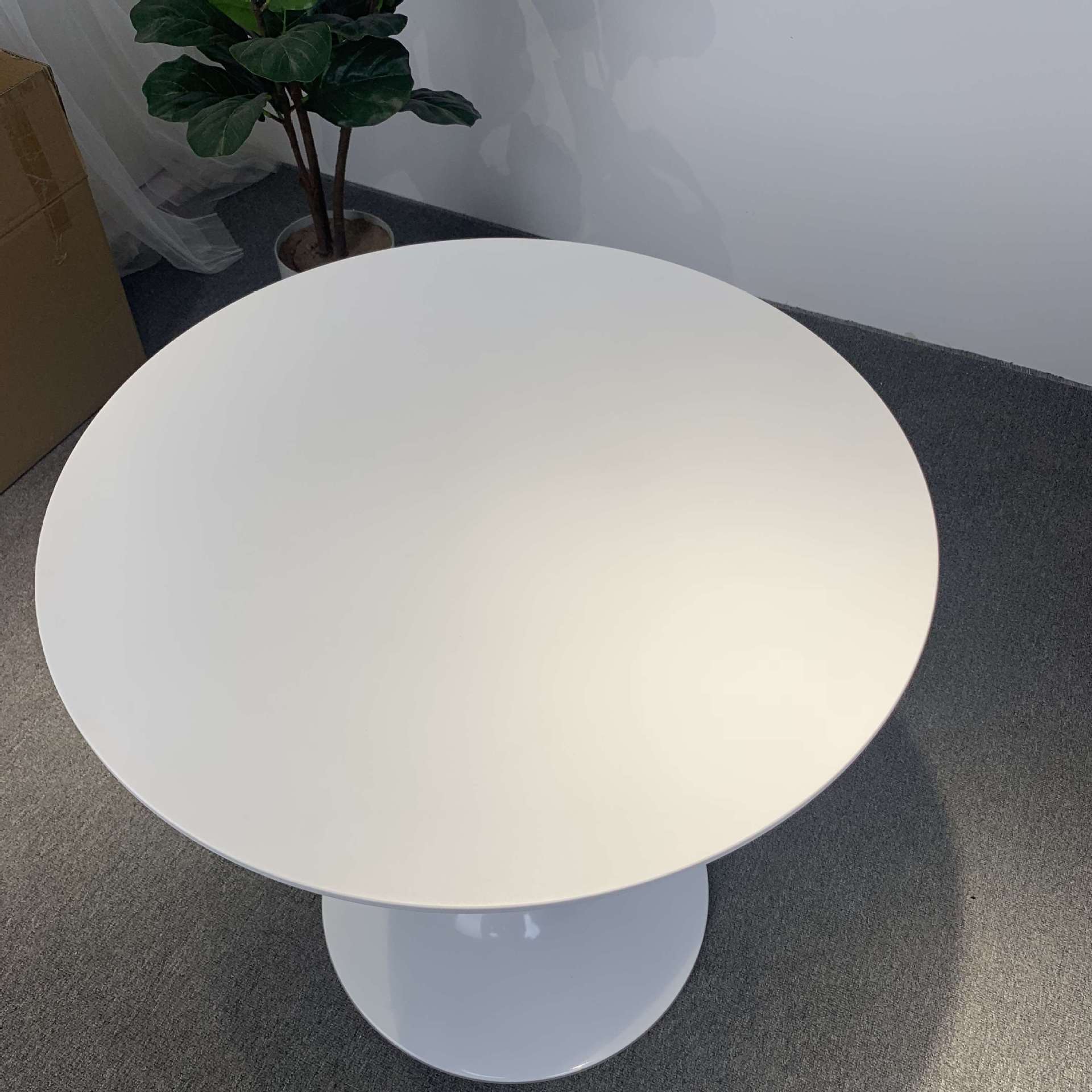 北欧简约伊姆斯小圆桌简奢洽谈会议家用轻现代茶几白色餐桌办公桌