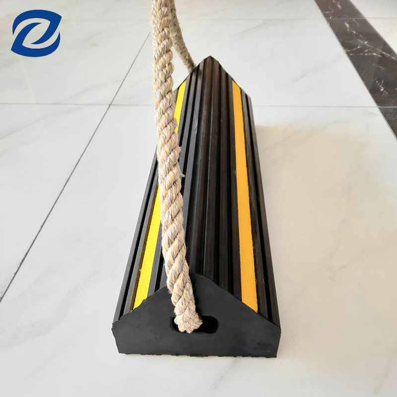 尼龙绳便携三角反光防滑飞机橡胶挡轮块直升机停机坪用止轮块