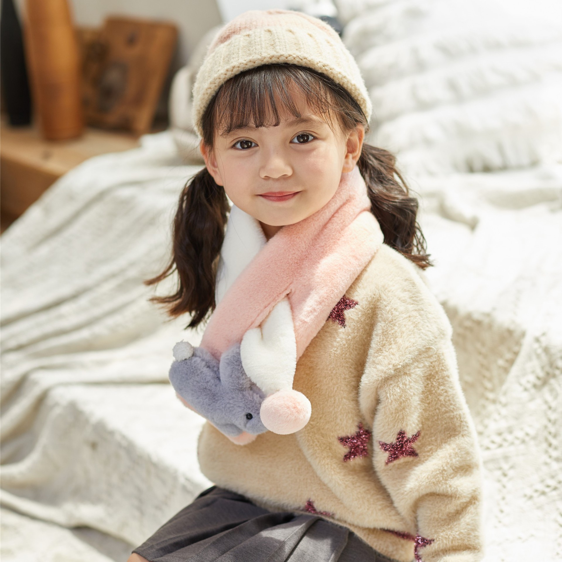 厂家直销冬季新款儿童毛绒围巾男女童韩版小兔子加厚保暖交叉围巾