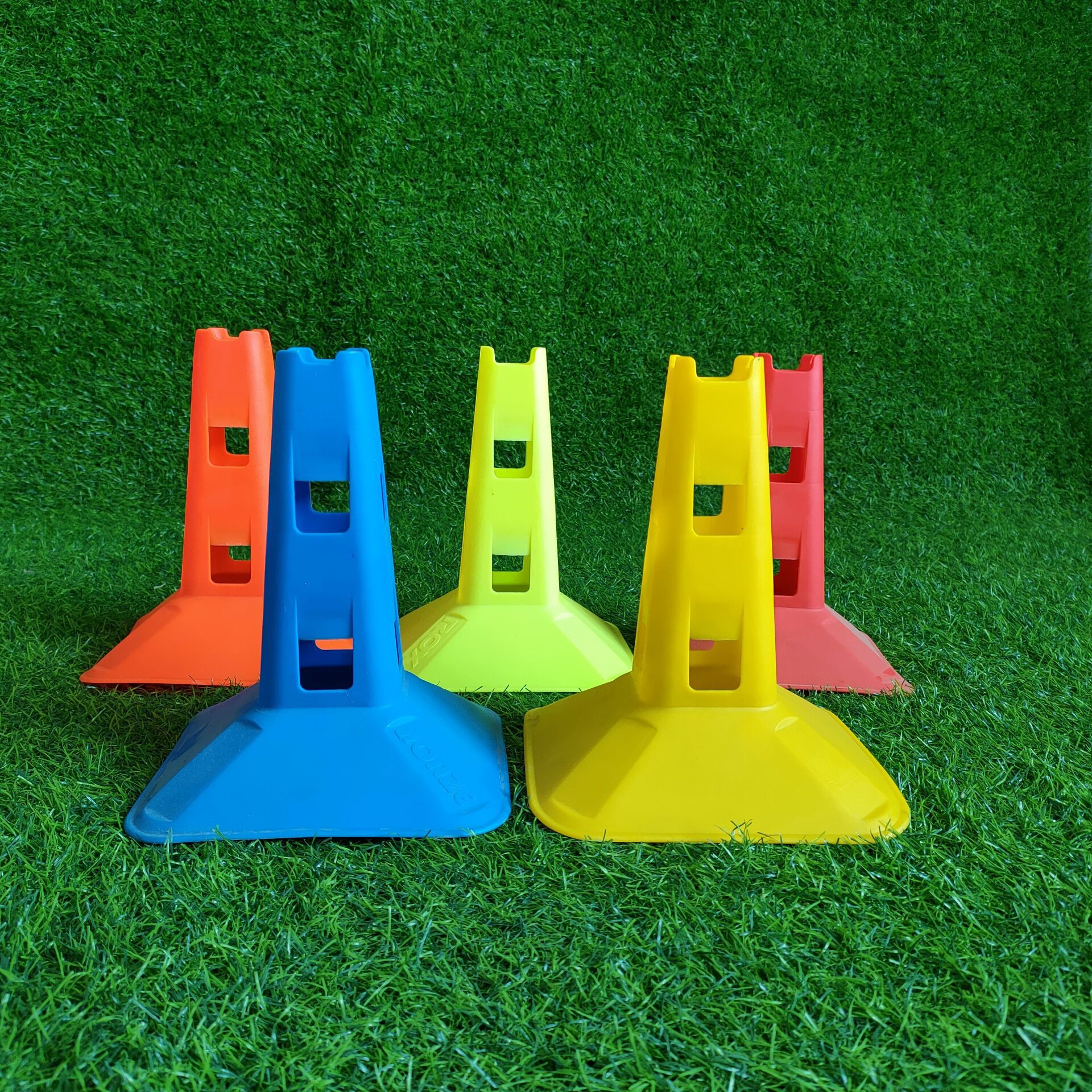 厂家批发定制标志桶 足球标志锥锥桶标志物足球训练器材 雪糕筒桶