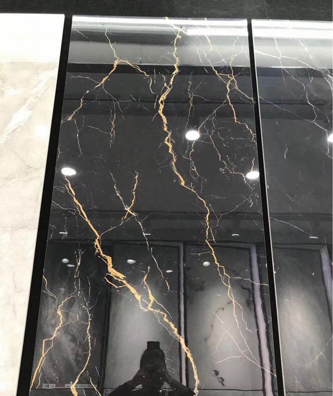 750x1500通体大理石深色黑金花大板红色电视背景墙深色大理石大板