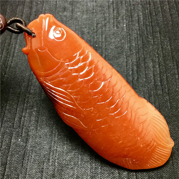 东海水晶 天然红兔毛俏色金鱼牌连年有鱼吊坠