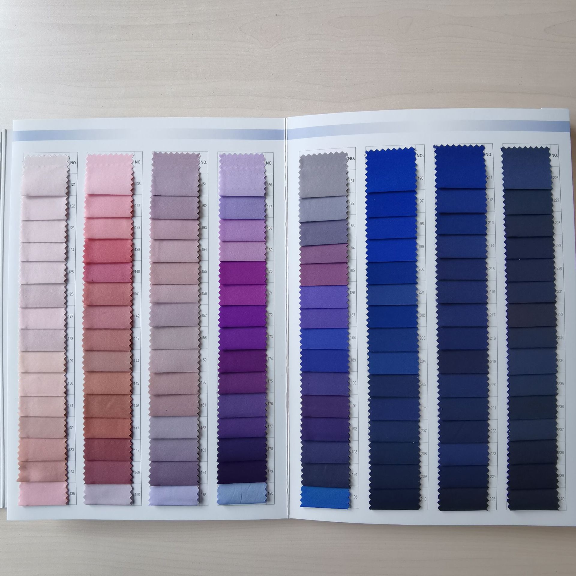 300t平纹春亚纺西装休闲服里布面料超600色卡样册