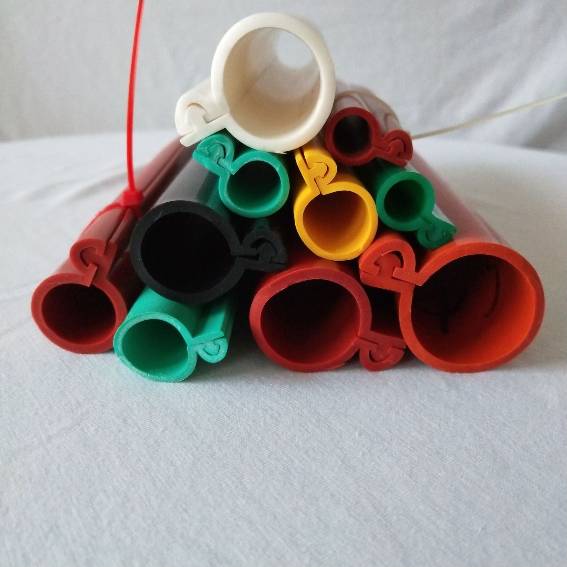 卡扣式硅胶密封条绝缘保护套裸铝线10千伏耐高压电缆防鸟绝缘套管