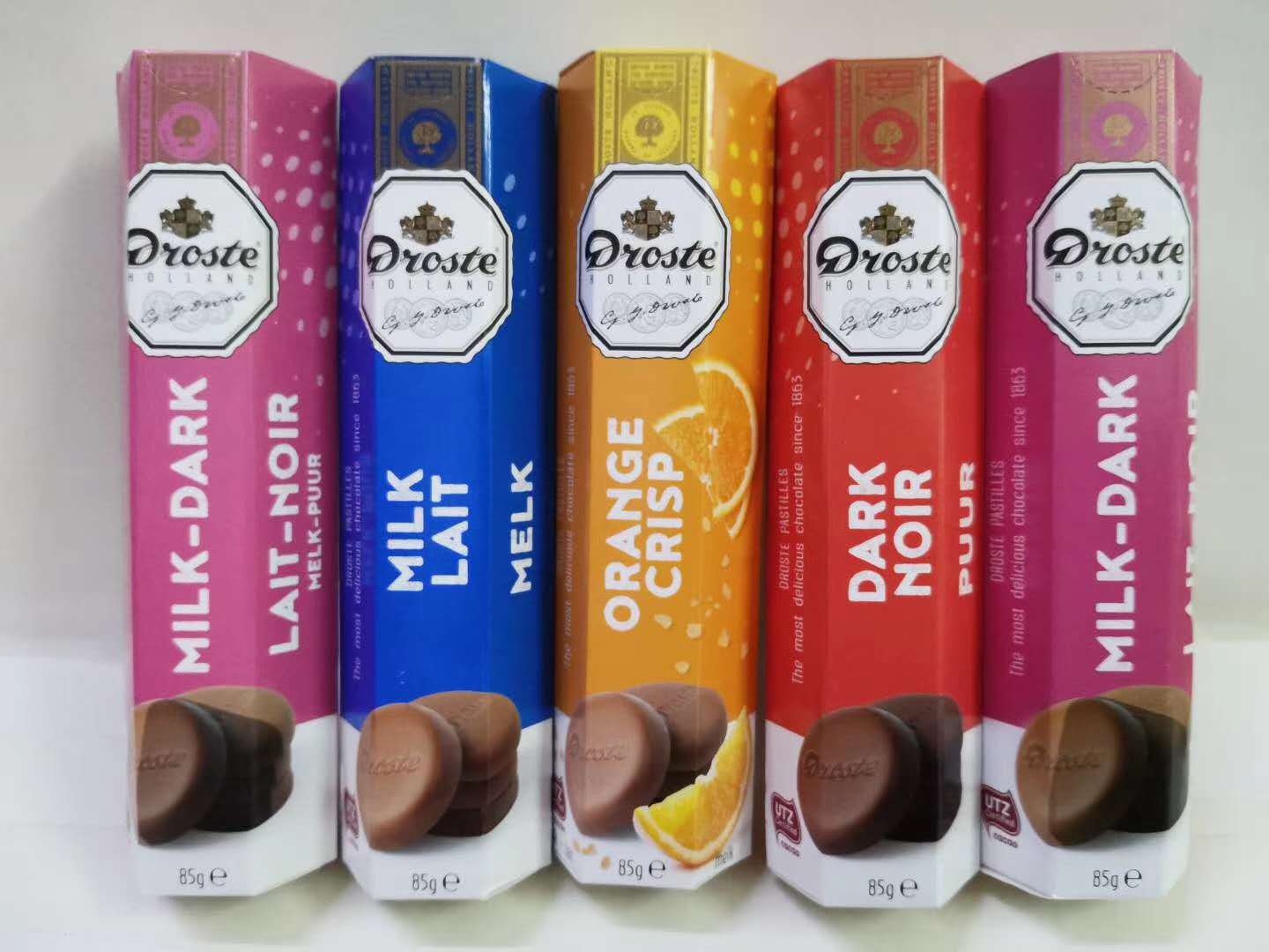 荷兰原装进口巧克力 多利是香脆牛奶橘味条装巧克力85g 12盒一箱