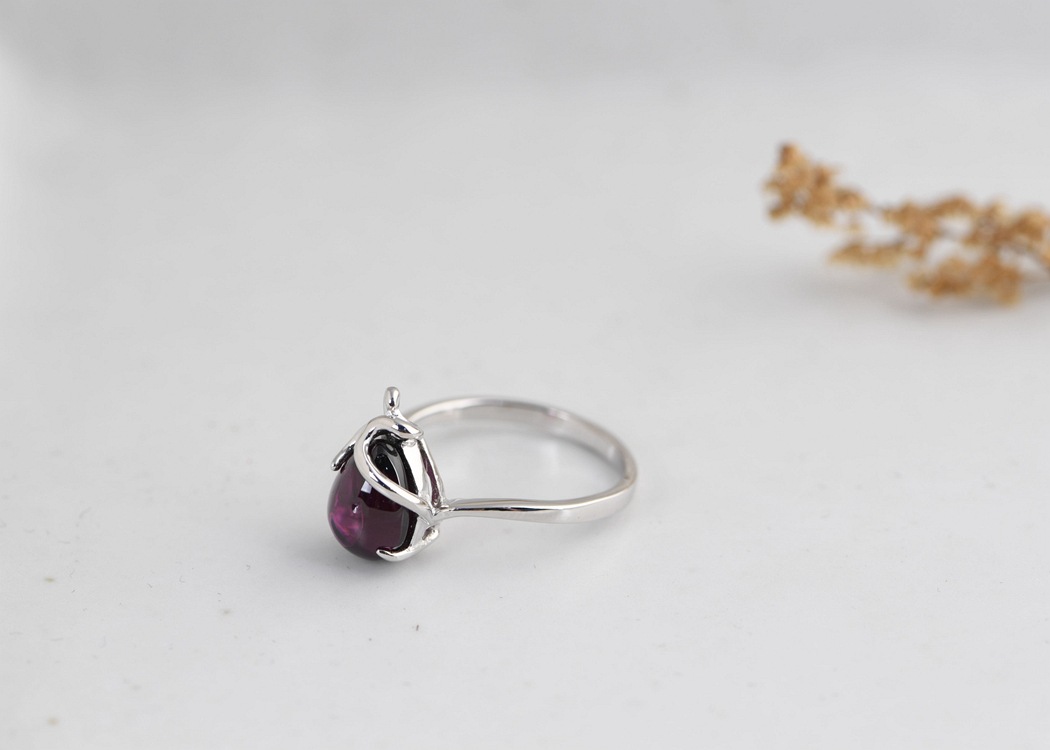 金鹿王 s925银电镀银饰戒指批发 女款时尚简约镶紫牙乌石榴石指环