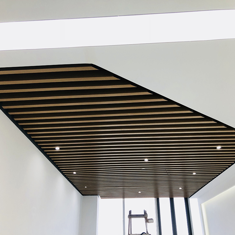 木纹铝方通天花室内白色冲孔造型铝方通天花 u槽仿木纹铝方通吊顶