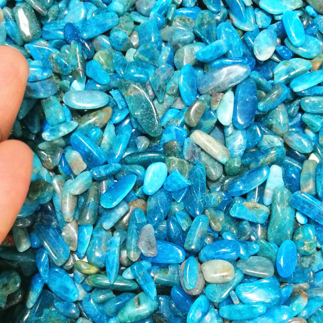 天然磷灰石碎石原石打磨鱼缸花盆装饰造景供佛宝石批发