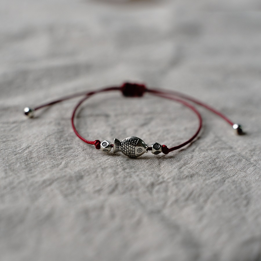 新款韩版时尚亲嘴鱼手链女ins设计小鱼手饰情侣闺蜜网红手串批发