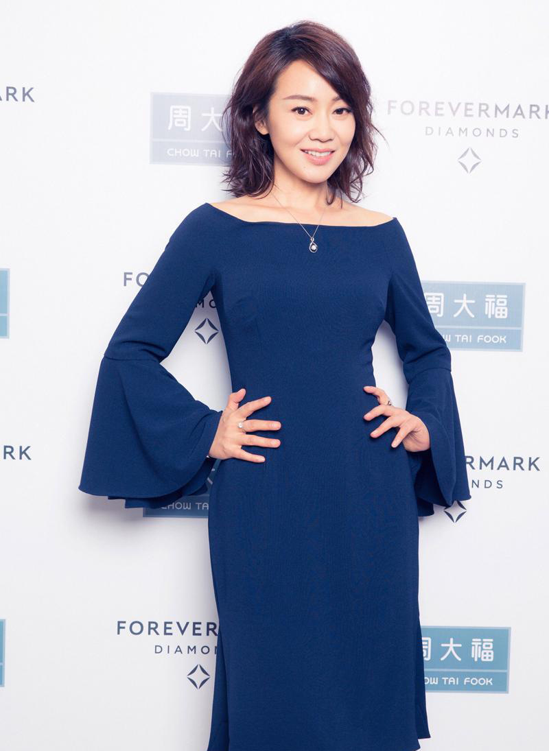 定制明星闫妮同款藏蓝色一字肩喇叭袖连衣裙女中款年会宴会晚礼服