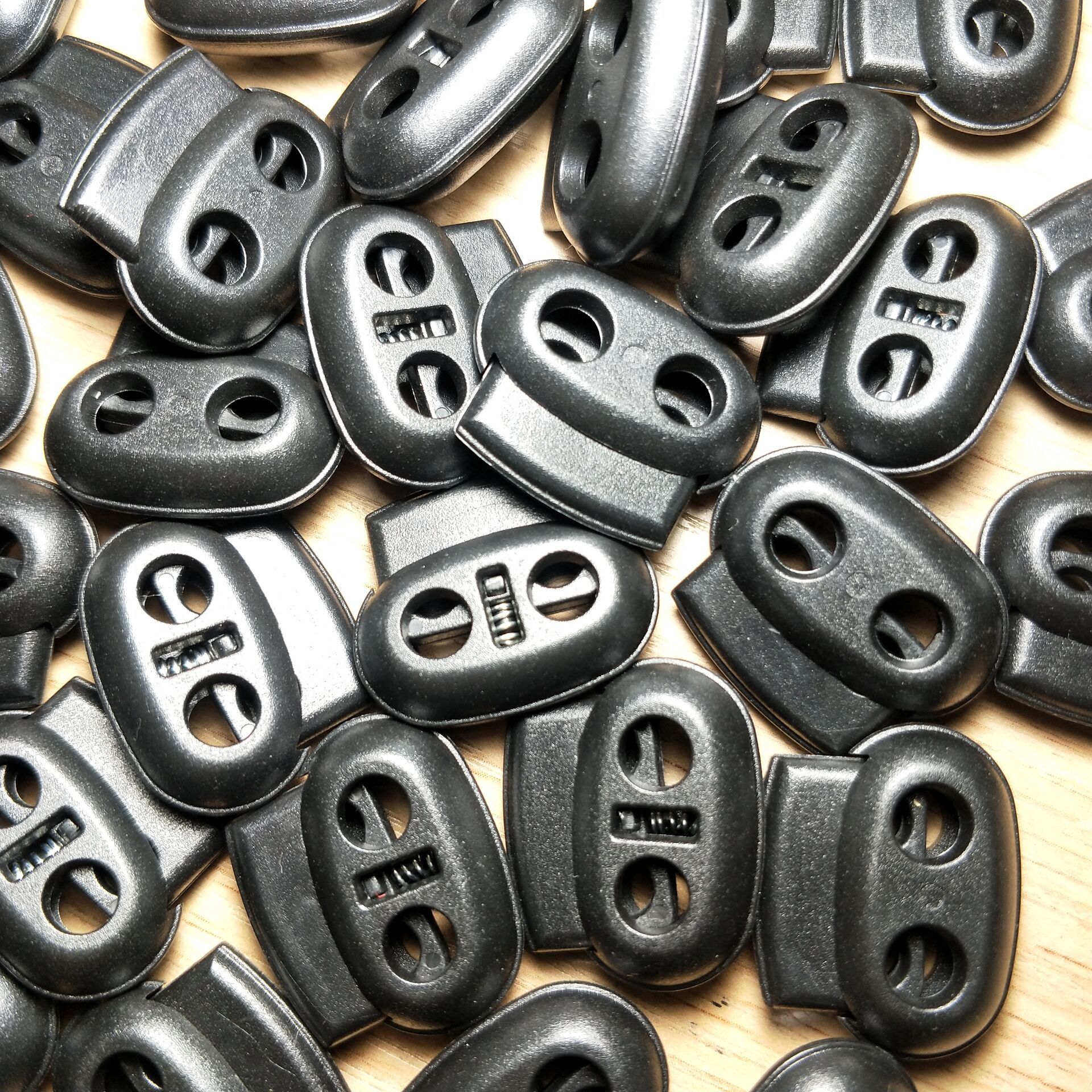 通用型背包登山包塑料绳扣 穿线扣 双孔绳扣有孔欧洲绳扣 伞绳扣