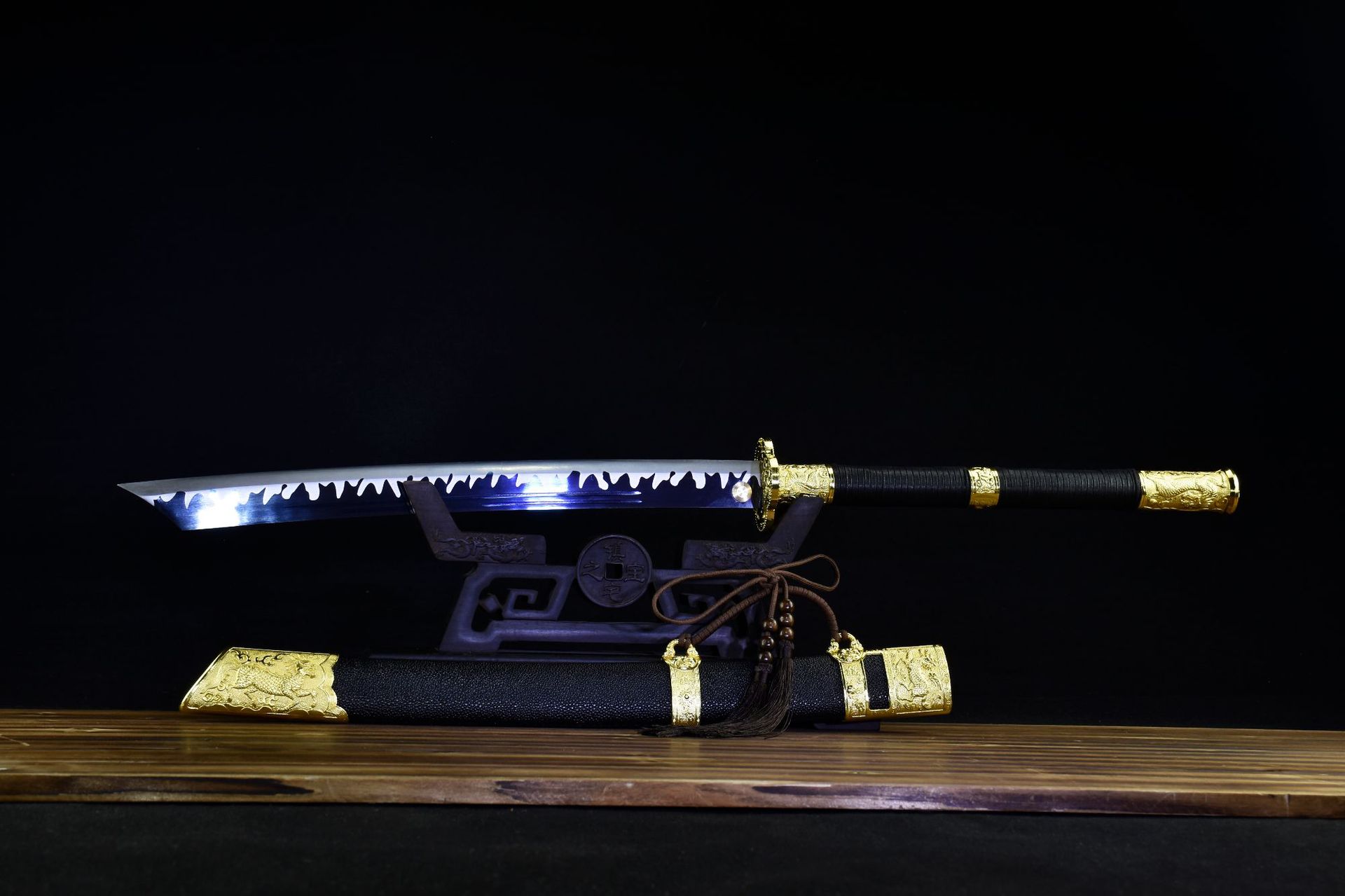 龙泉刀剑传统手工锻打镇宅宝剑高锰钢一体康熙战刀双手宝刀未开刃