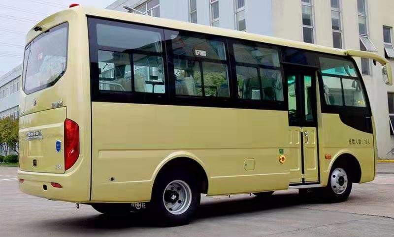 一汽华新牌国六17-19座客车_6米通勤客车_19座客车价格