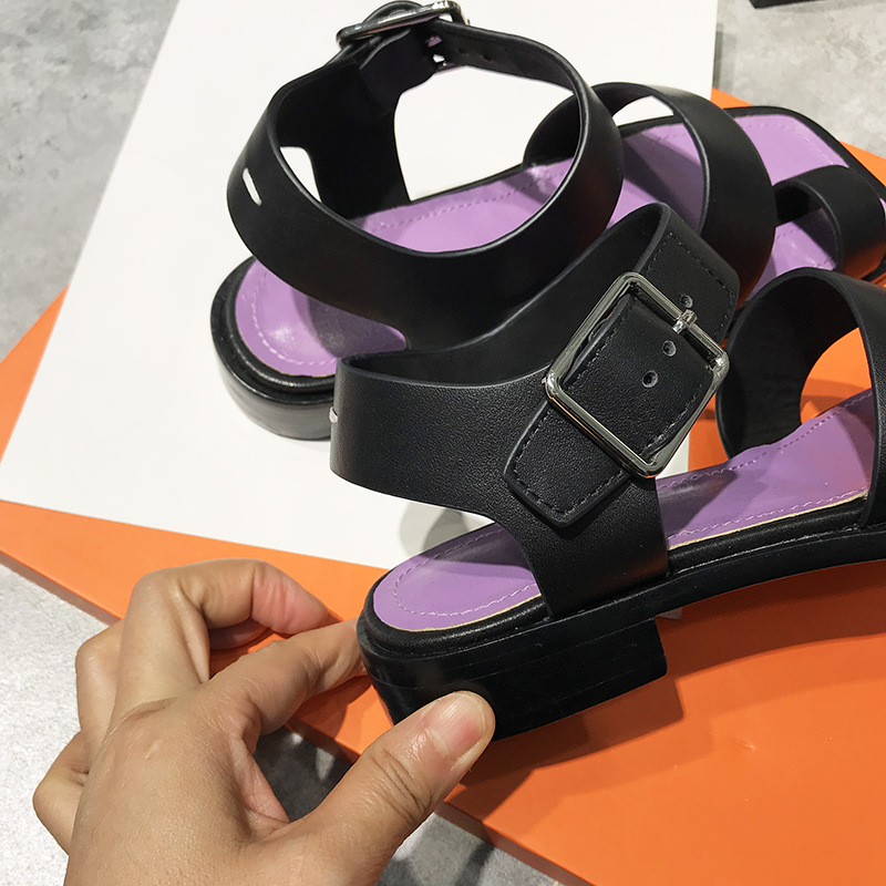 欧洲站戒指分趾凉鞋女夏新款猪蹄鞋平底搭扣休闲分指罗马凉鞋女