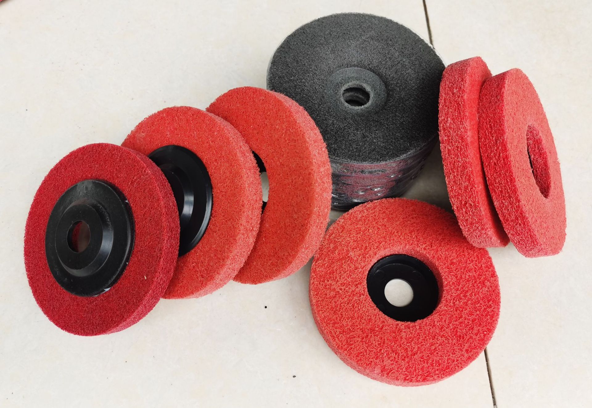 工厂直销尼龙蝶抛光尼龙片角磨机专用打磨片拉丝尼龙轮不锈钢抛光