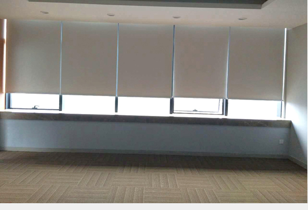 电动遥控全遮光卷帘 广州批发制作办公室 会议室升降遮阳窗帘成品-阿