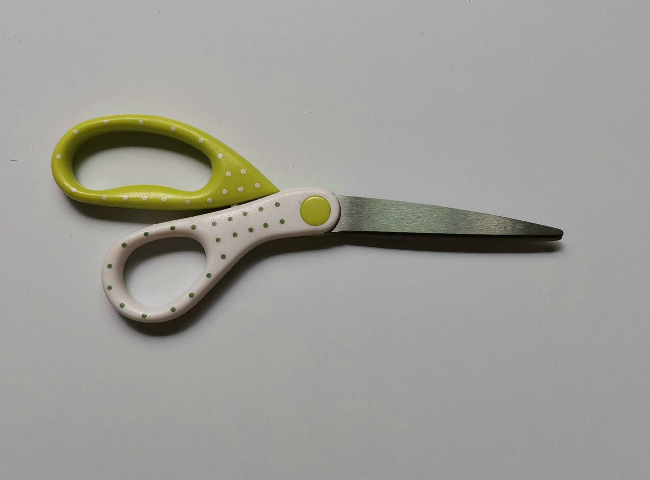 阳江不锈钢塑柄剪刀 日用学生文具剪刀diy剪纸工具办公剪