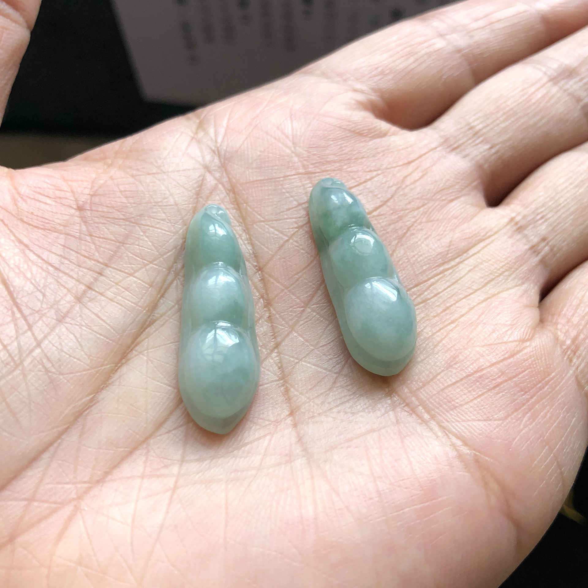 珠宝翡翠珠宝飘花四季豆吊坠30×10毫米左右挂件车挂包挂手机链