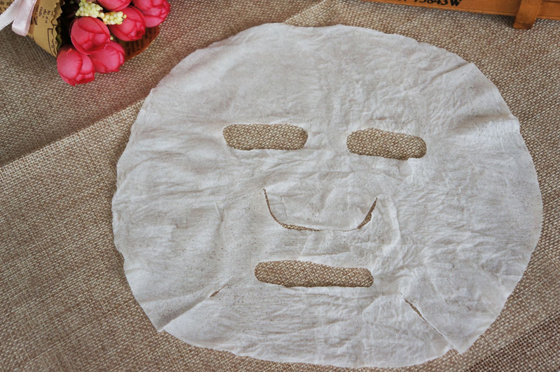 厂家批发一次性散装压缩面膜500粒无纺布玫瑰花形状美容院