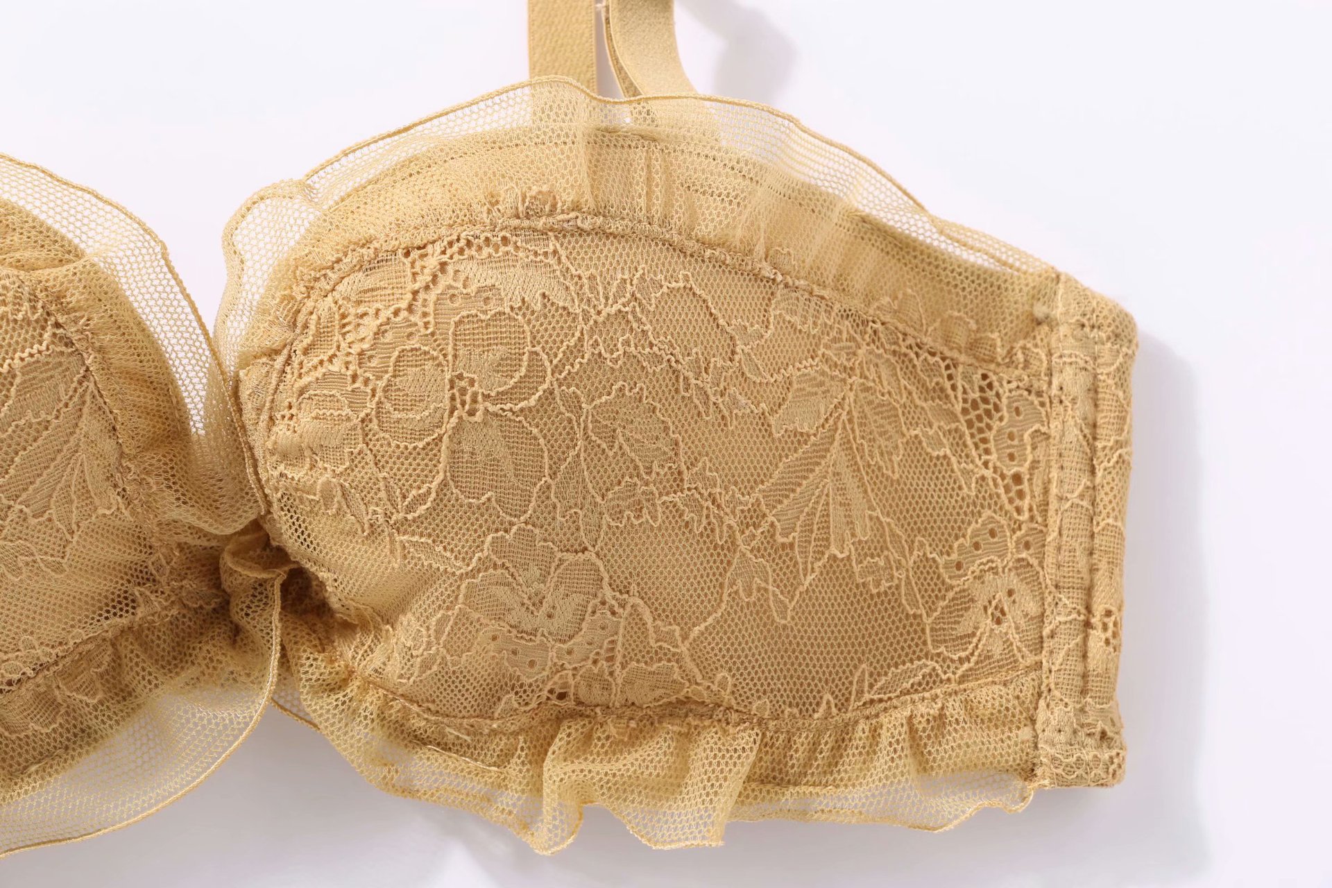 2020维妮芳3635性感蕾丝文胸无钢圈 聚拢无痕上薄下厚少女内衣罩