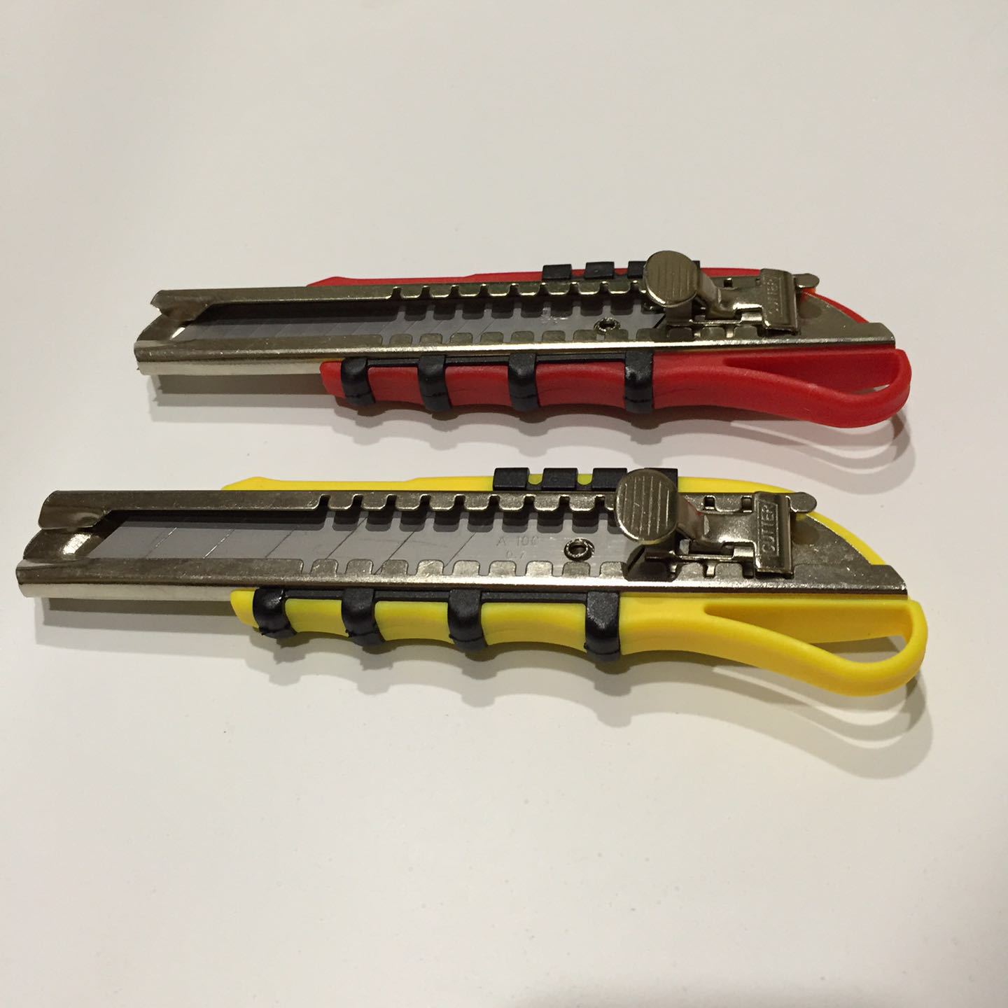 精品美工刀重型美工刀25mm特大号包胶美工刀架壁纸刀