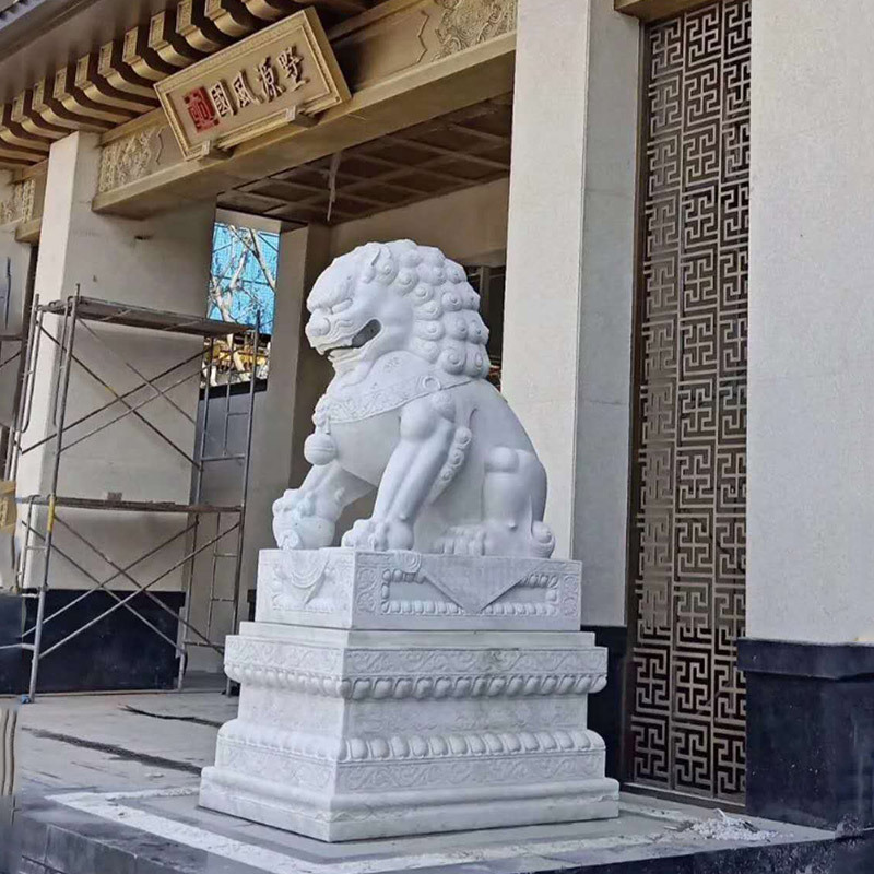 定制汉白玉石狮子大理石雕塑庭院门口石雕摆件仿古做旧石狮子一对-阿