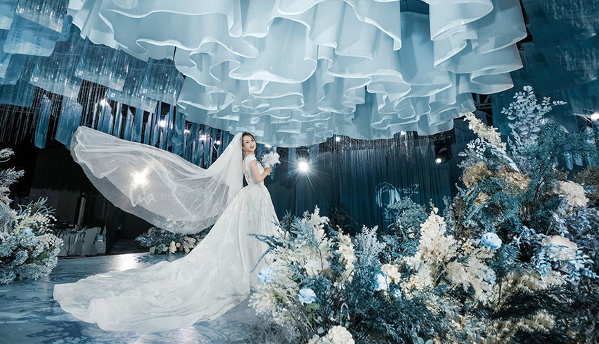 婚礼酒店节庆吊顶装饰宴会瑞士网纱云顶飘顶婚庆道具吊顶纱加工