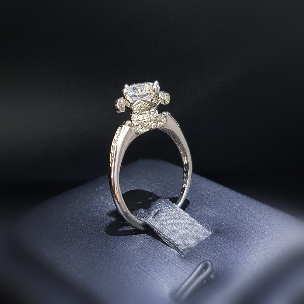 s925纯银莫桑石豪华钻戒托 1克拉经典牛头款钻戒托 可来图定做