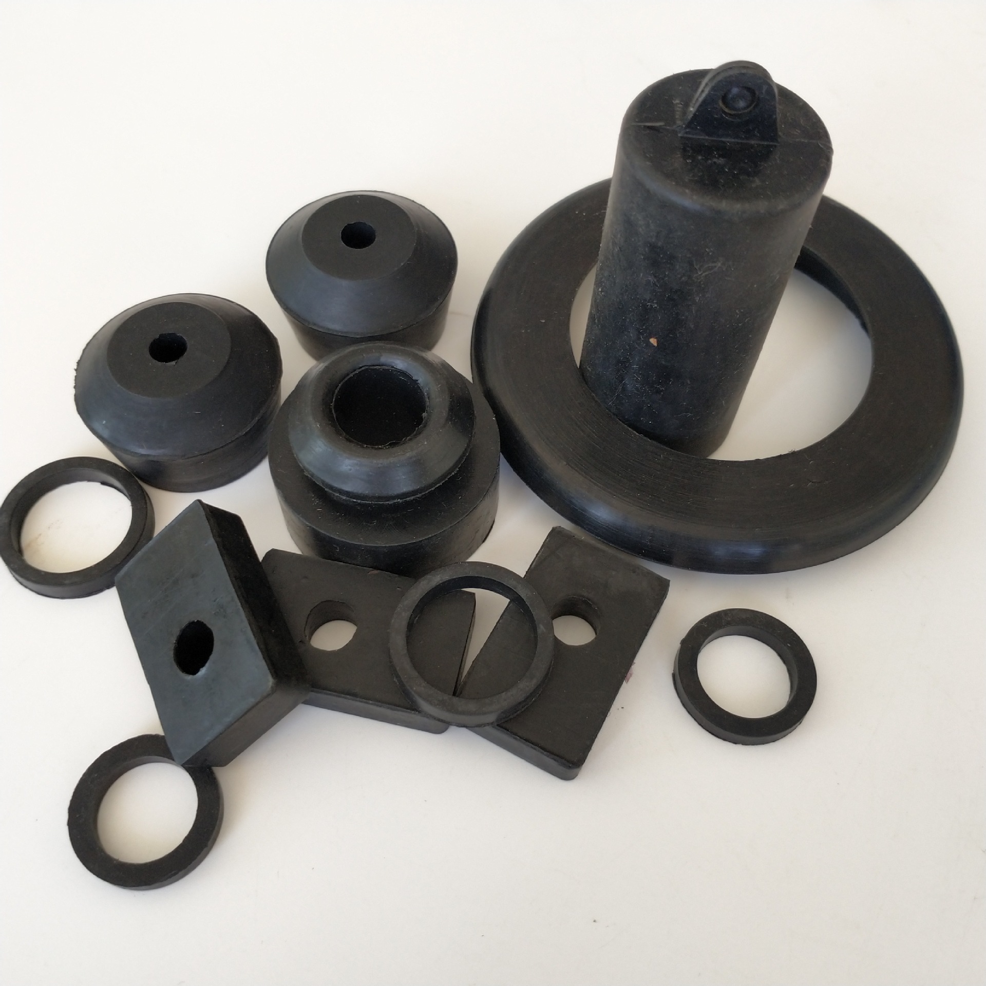 工厂出售防水橡胶堵头汽车橡胶密封塞防水硅胶塞橡胶堵头规格齐全