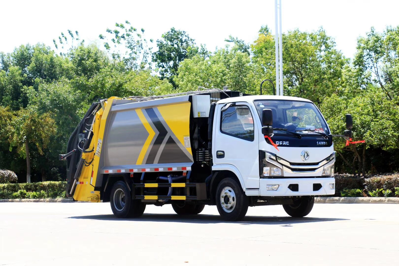 国六东风5方压缩垃圾车 自装卸垃圾车 小型环卫垃圾车