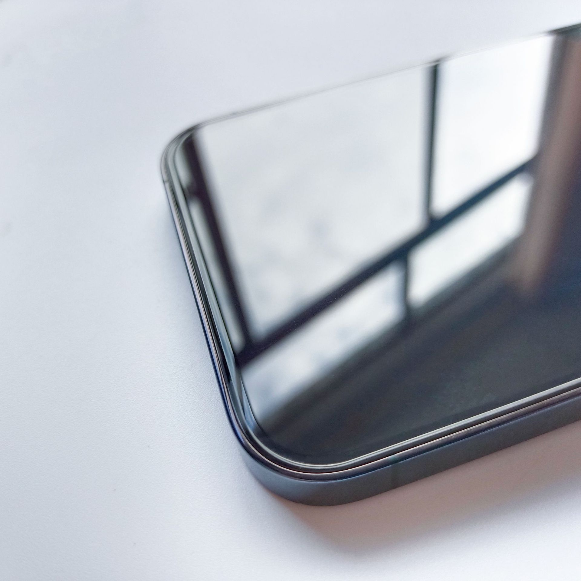 适用iphone13钢化膜 工厂直销真机数据高铝半屏白片苹果保护膜