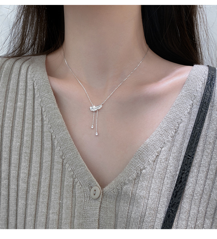 闪钻羽毛长款卫衣项链设计感小众女毛衣链锁骨链ins韩版百搭饰品