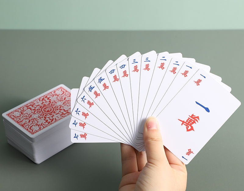创意宽版麻将扑克牌塑料桌游牌青年游戏卡休闲娱乐卡牌源头批发