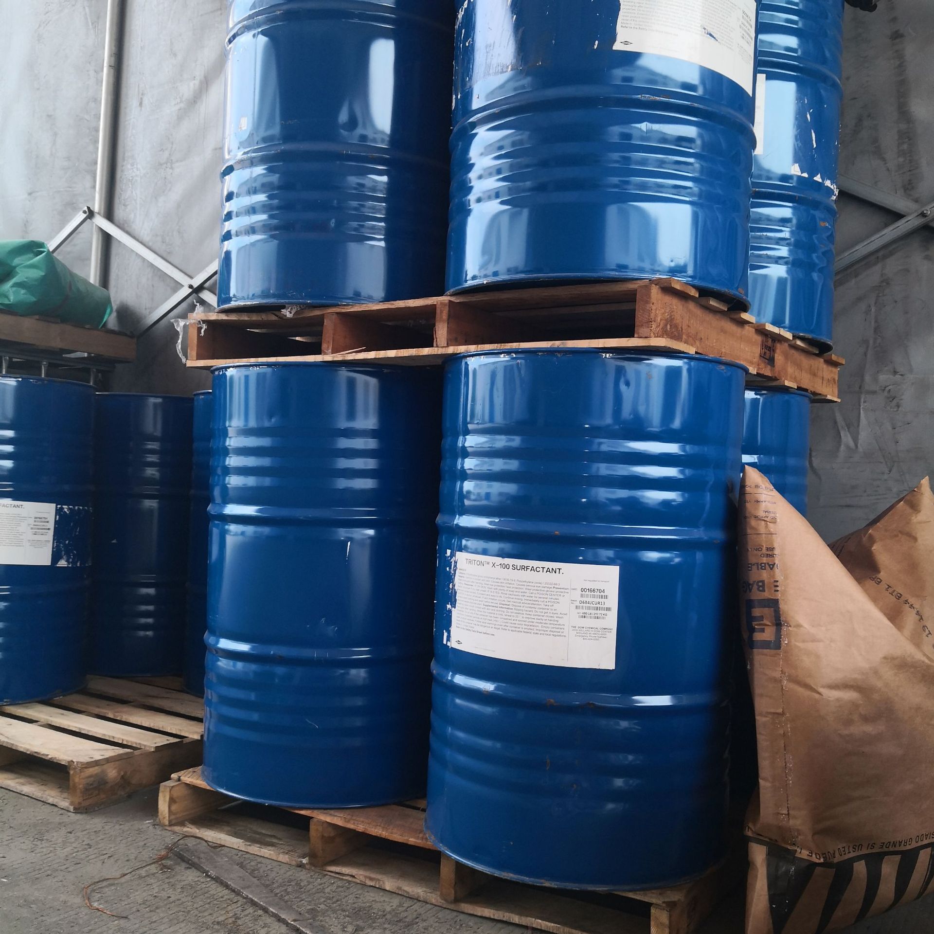 能溶于水,,和乙醇,不溶于石油醚.