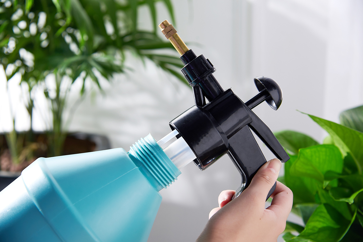 8l气压式喷雾器 家庭园艺水壶批发