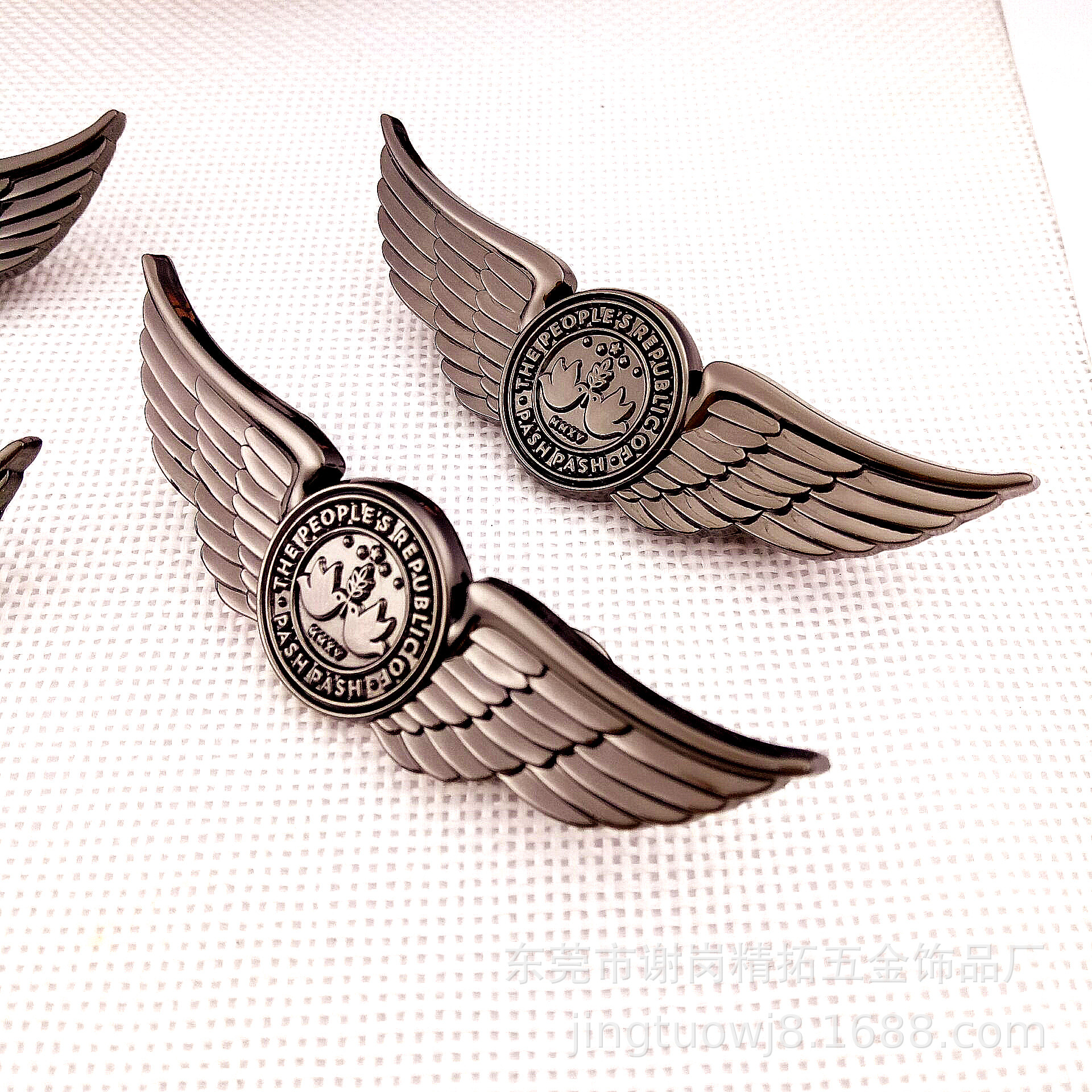 航空公司胸牌定做 企业logo校徽翅膀胸针定制 飞行员纪念金属徽章