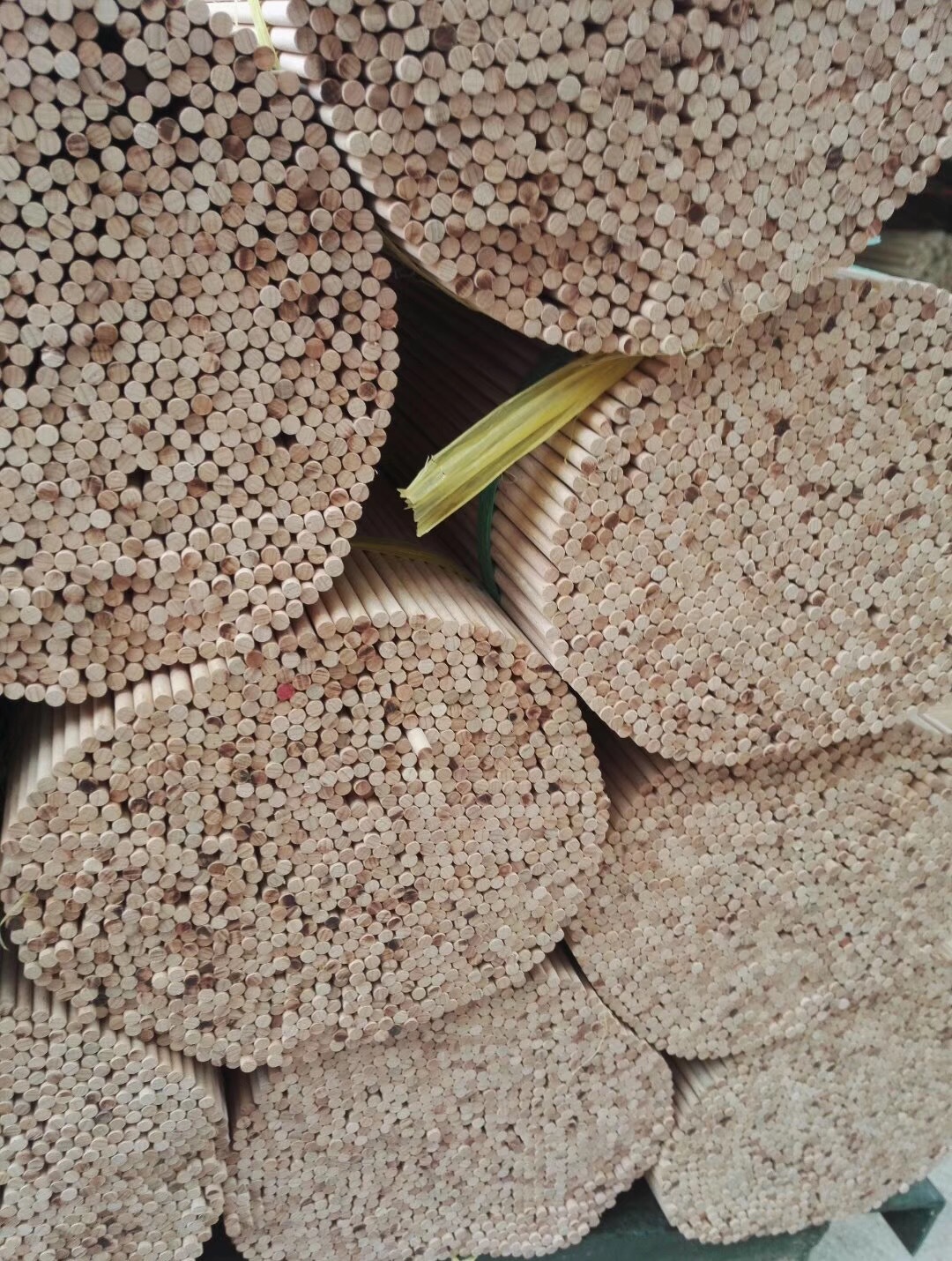 厂家直供 m3-m30桉木圆棒 圆木条 木棍 小圆木棒diy 儿童玩具木配