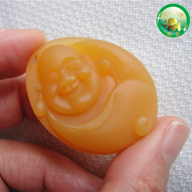 缅甸a货黄龙玉老料鸡油黄如来笑佛精美吊坠磨砂工如来佛头吊坠女