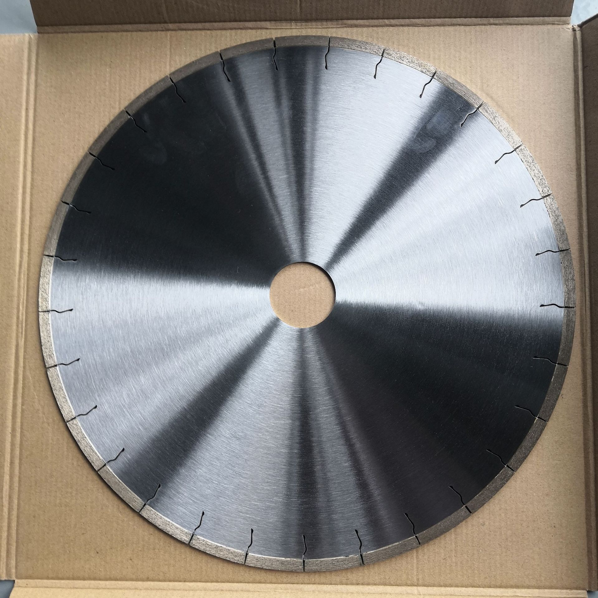 名称:大理石锯片 品牌:中星磨具 产品特点 本产品是现在为广大石材