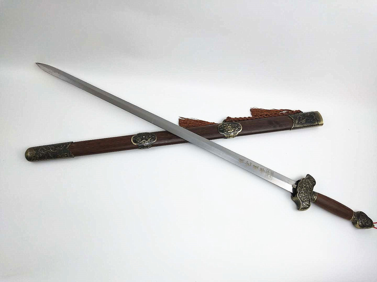 现货供应龙泉宝剑 镇宅装饰辟邪剑 鸡翅木碳钢双龙剑 未开刃