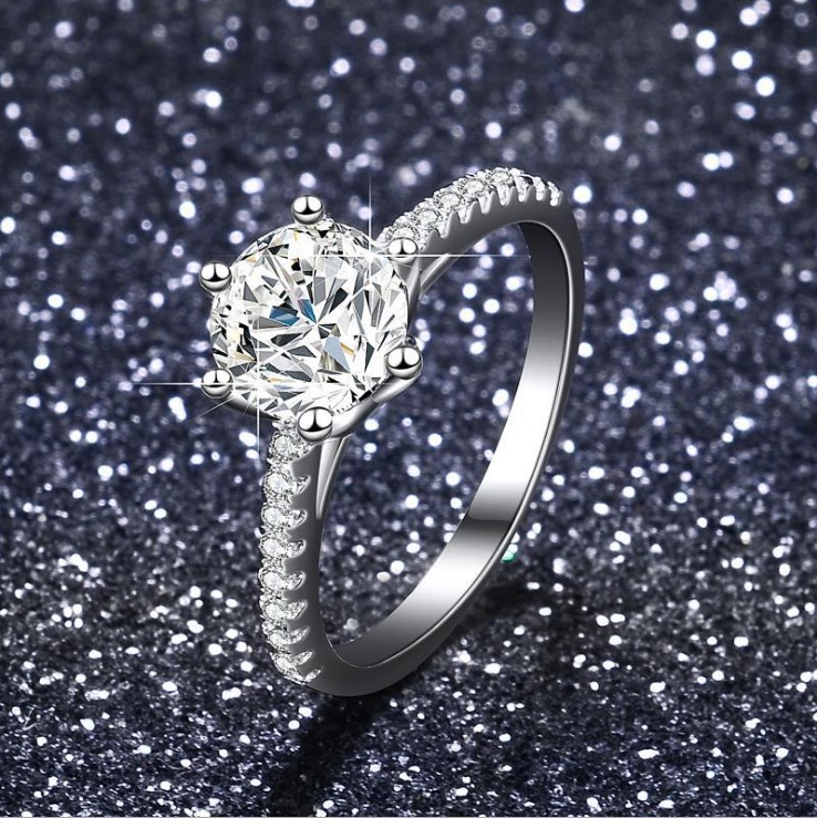 网红直播仿莫桑钻戒指经典六爪1克拉女仿真钻石戒指结婚精工钻戒