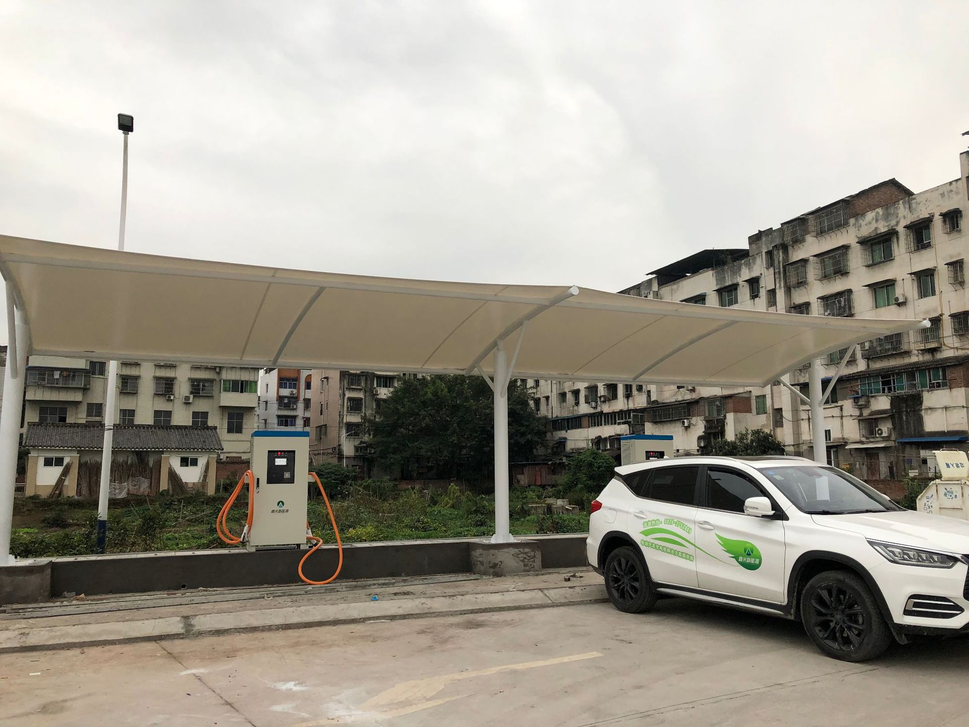 厂家制作钢膜结构新能源充电桩车棚公交车电动车雨蓬汽车遮阳棚