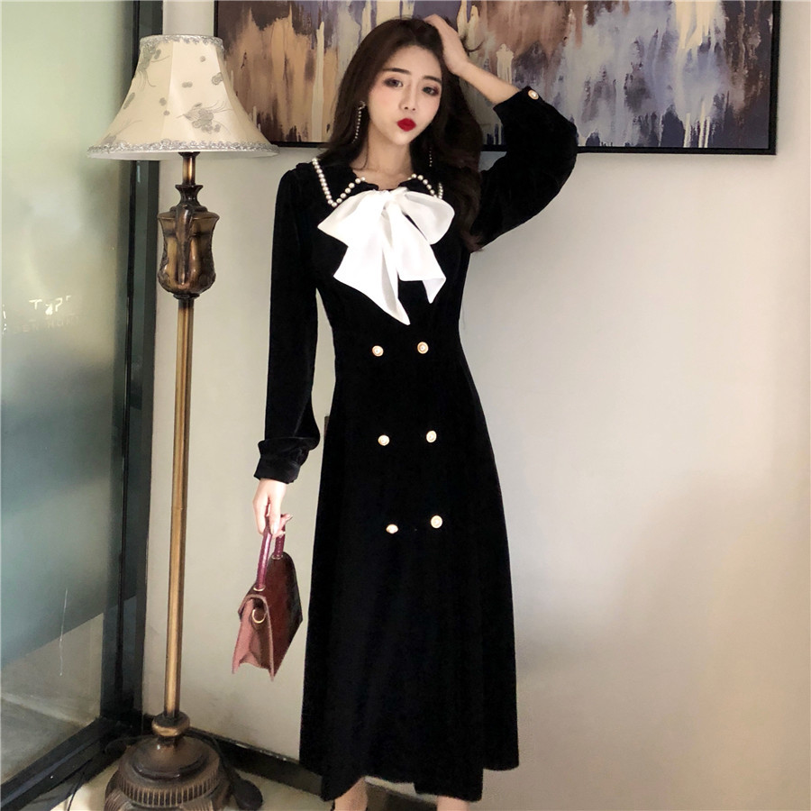 法式小礼服2020早春新款复古珍珠领双排扣中长款丝绒赫本连衣裙女