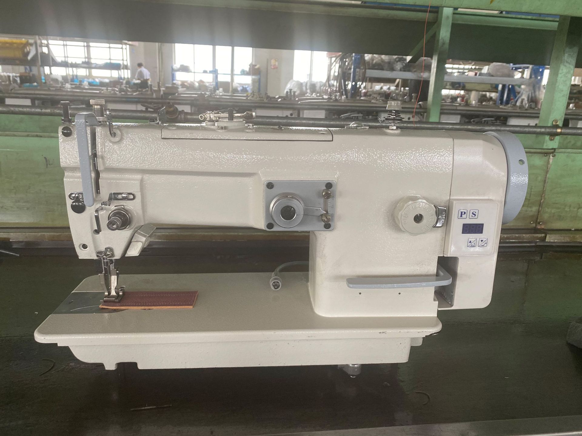 新款20u电脑曲折缝 100种花样人字机 工业缝纫机 同步曲折缝