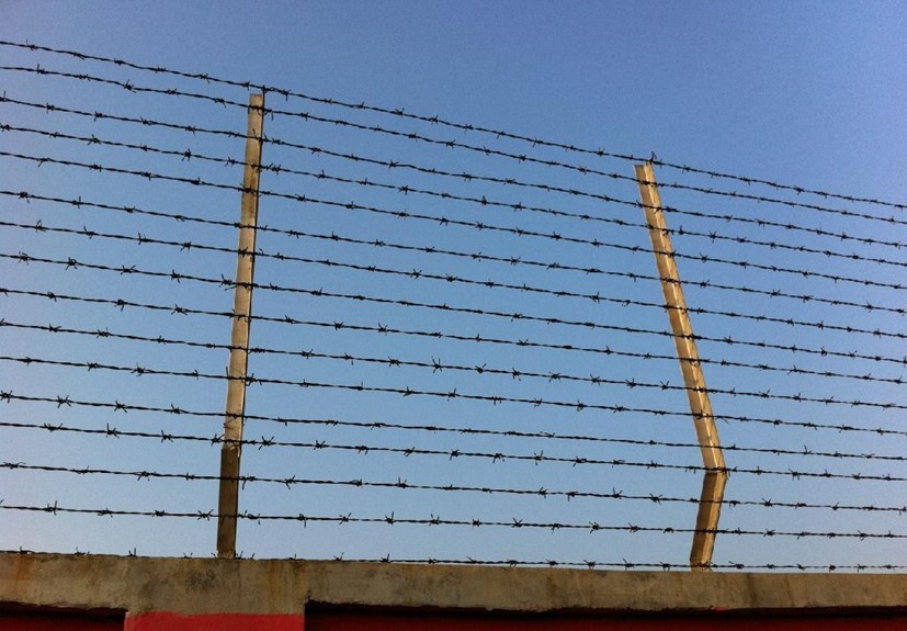 批发铁丝刺绳网 围墙防护刺丝网 镀锌铁丝刺丝网-阿里巴巴