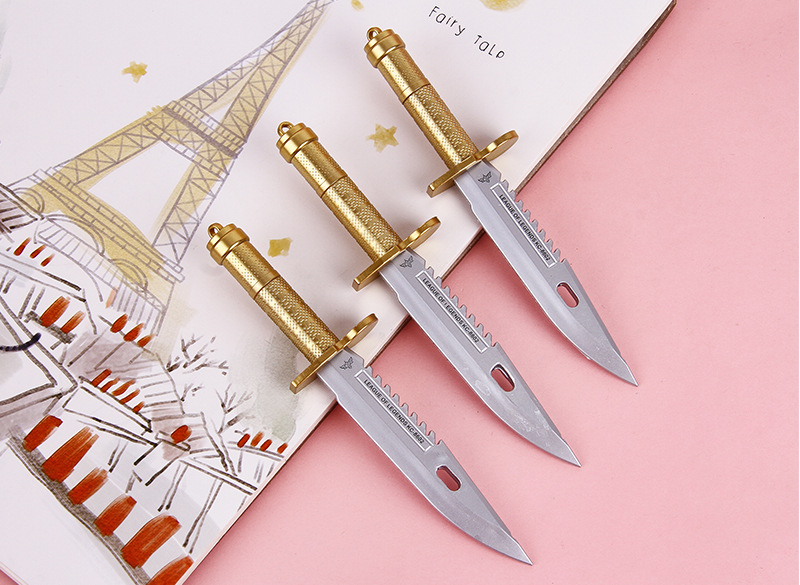 创意文具小刀造型中性笔穿越火线cf刀型水性笔个性大刀签字笔批发