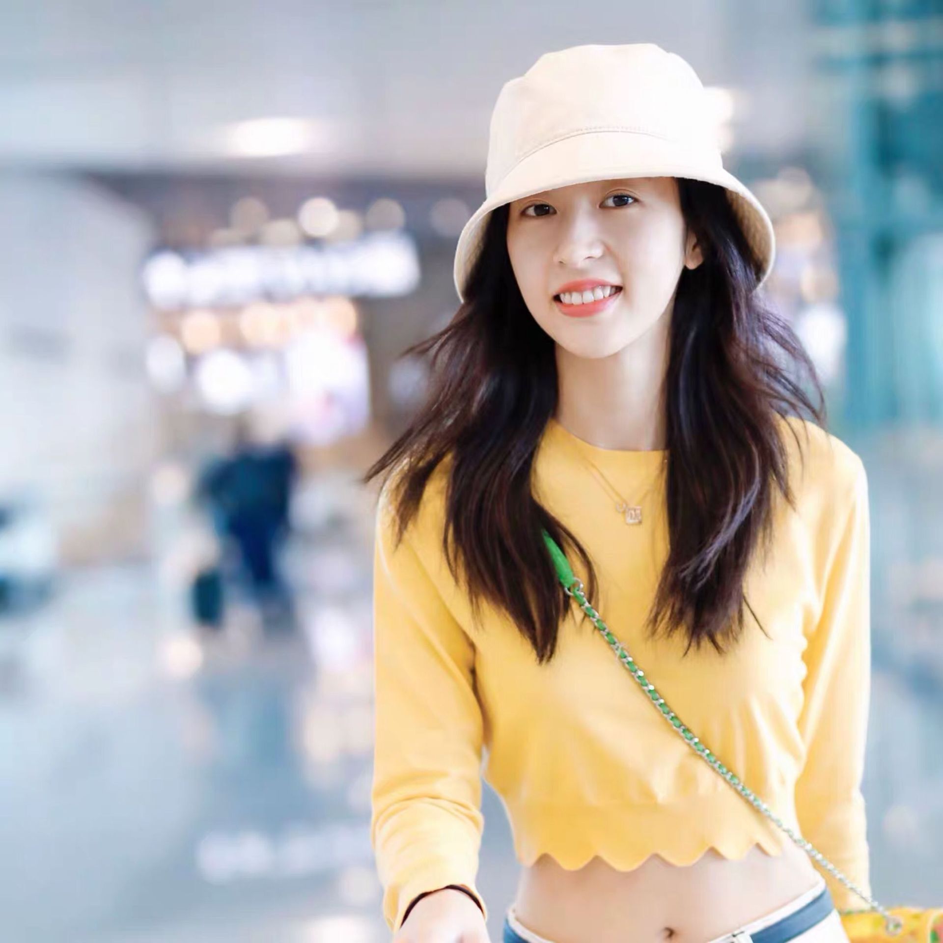 周雨彤明星同款糖果黄色木耳边短款露脐长袖针织衫春夏打底上衣女