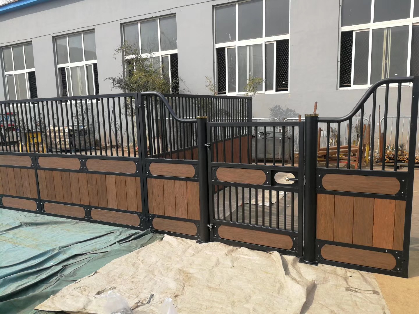 凡泰马房马厩高档竹木板马房重型马房热镀锌马房温血马马房