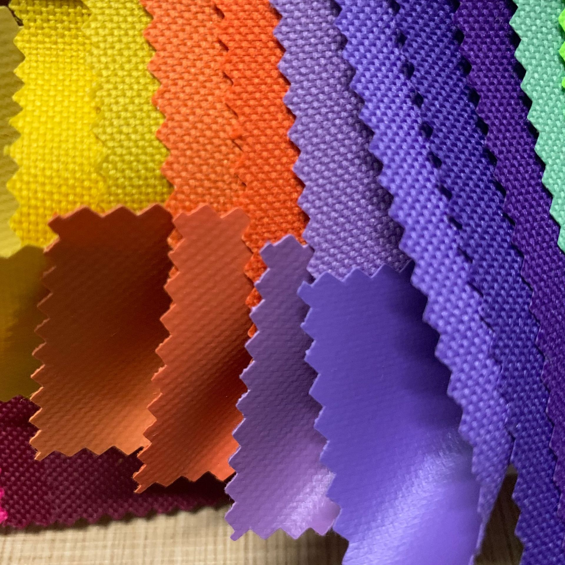 现货600d*400dpvc 600d*300dpvc涤纶平纹底牛津布箱包手袋面料