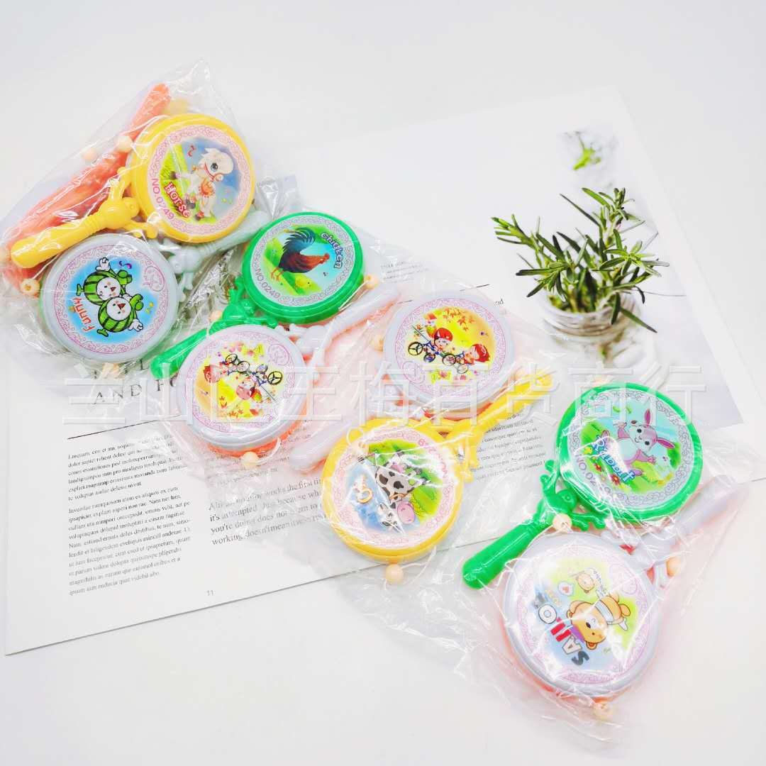 一元儿童拨浪鼓 塑料小摇鼓 带口哨拨浪鼓 卡通小鼓 一元玩具批发